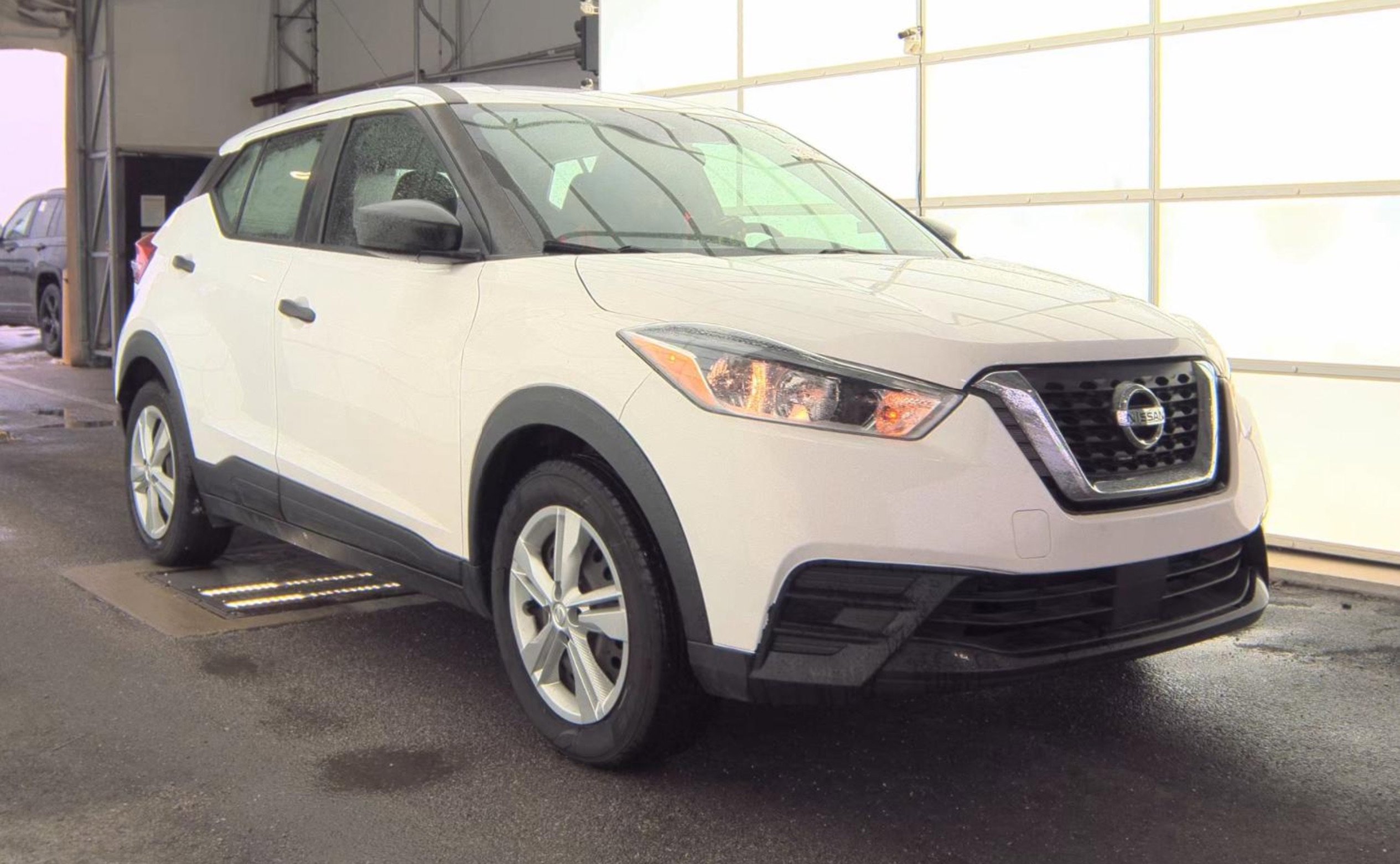 Used 2020 Nissan Kicks S image 3