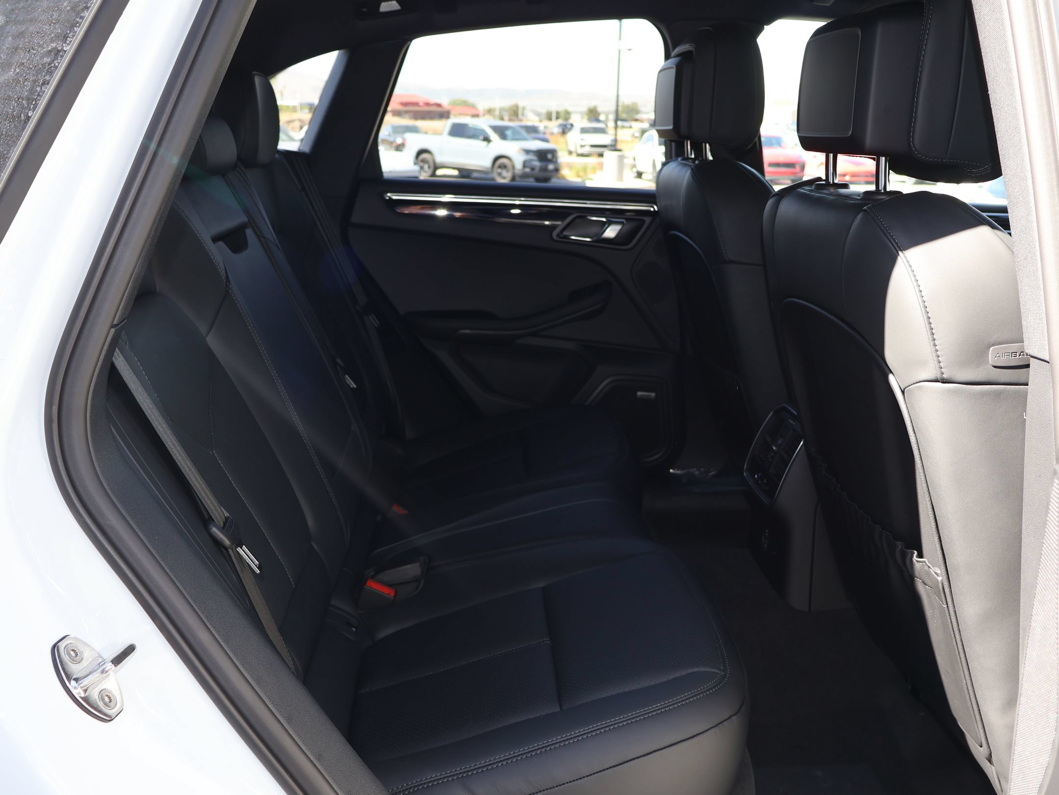 New 2026 Porsche Macan AWD/4WD image 28