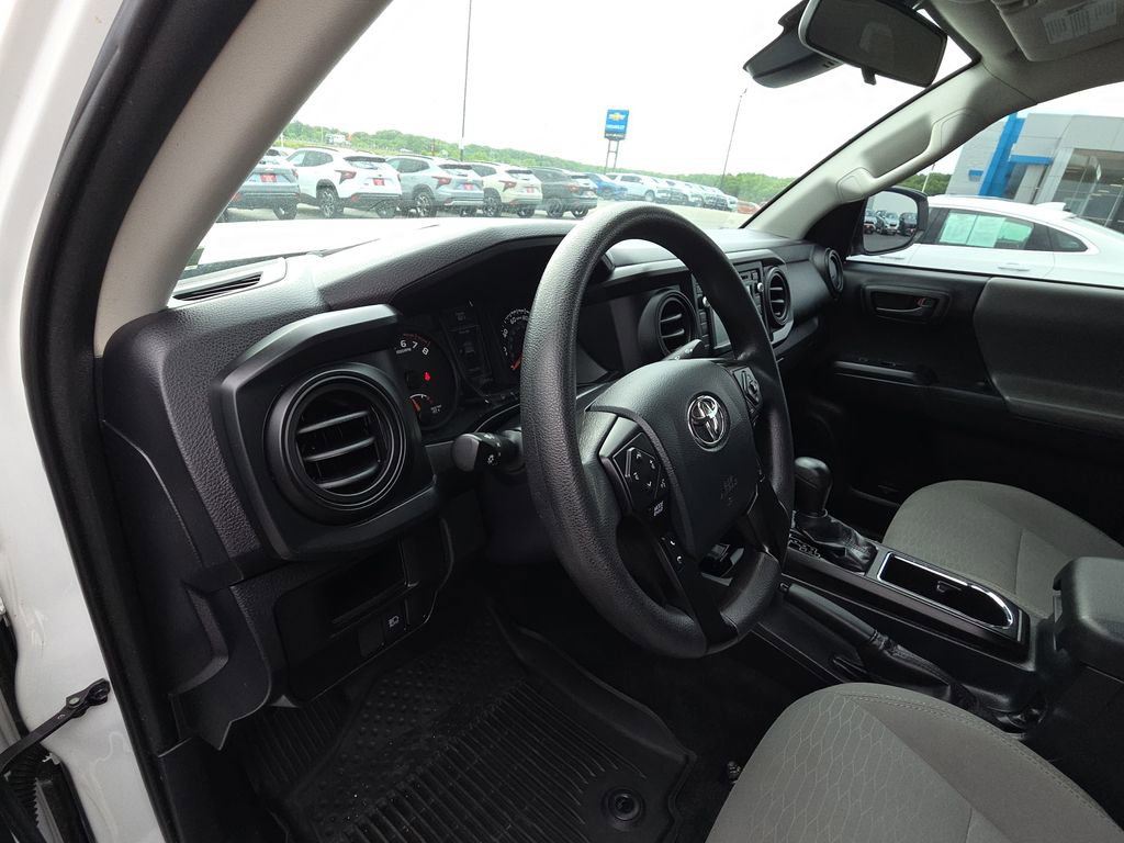 Used 2018 Toyota Tacoma SR AWD/4WD image 15