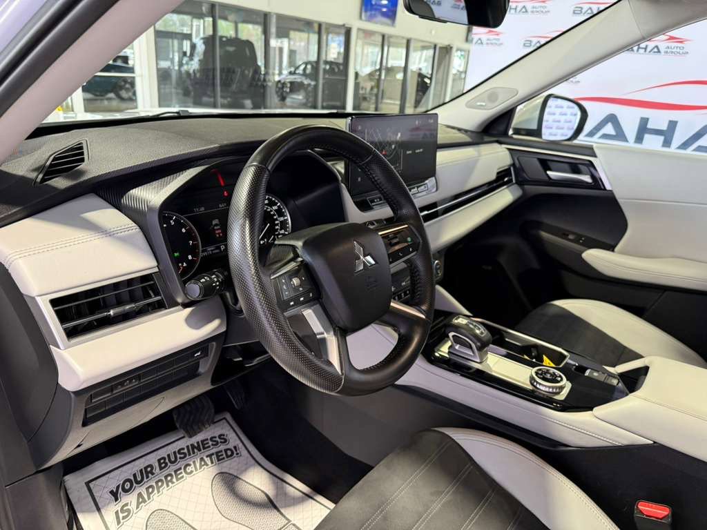 Used 2025 Mitsubishi Outlander Trail Edition image 32
