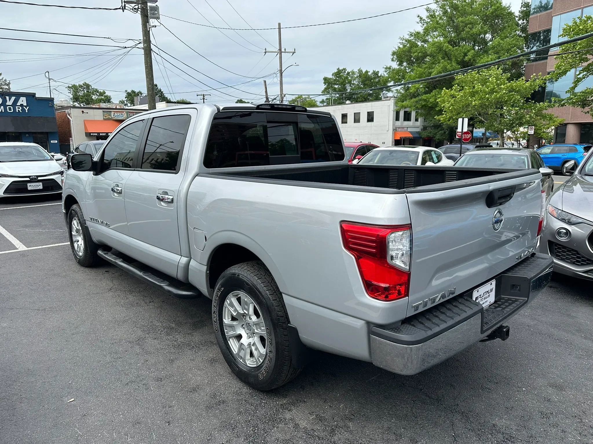 Used 2018 Nissan Titan SV AWD/4WD image 7