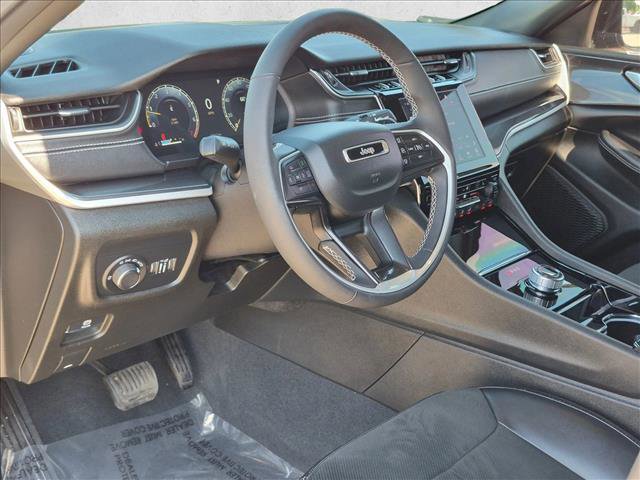 Used 2023 Jeep Grand Cherokee Altitude AWD/4WD image 10