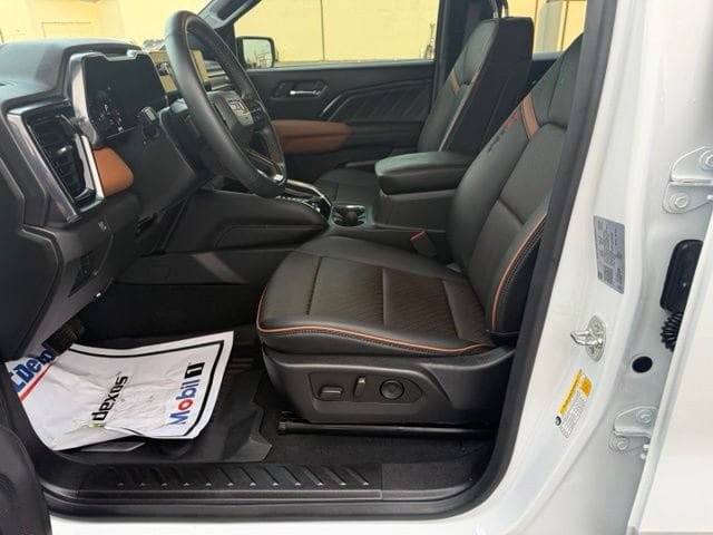 Certified 2024 GMC Canyon AT4 w/ AT4 Premium Package AWD/4WD image 32