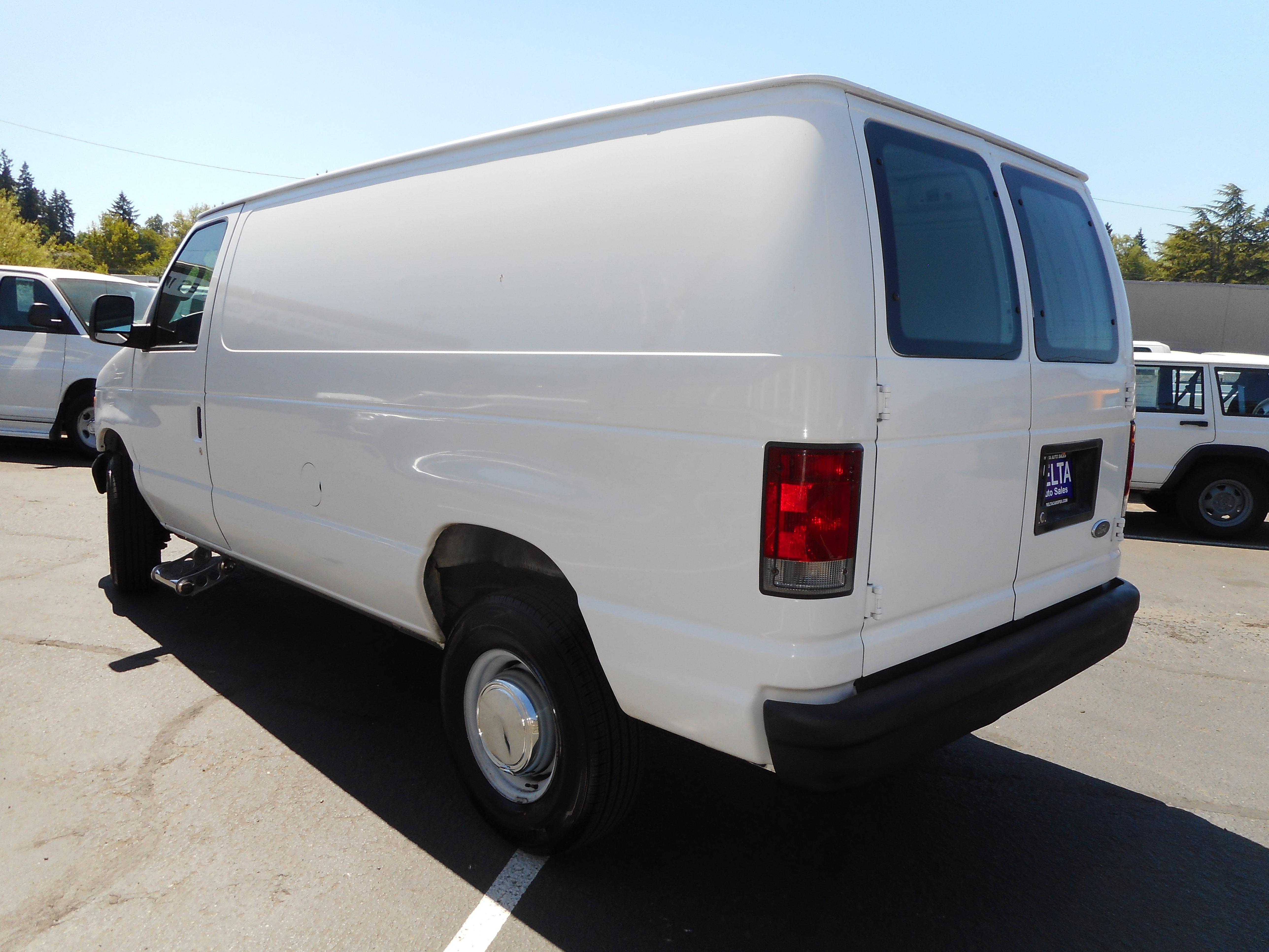 Used 2004 Ford E-350 and Econoline 350 Super Duty RWD image 7