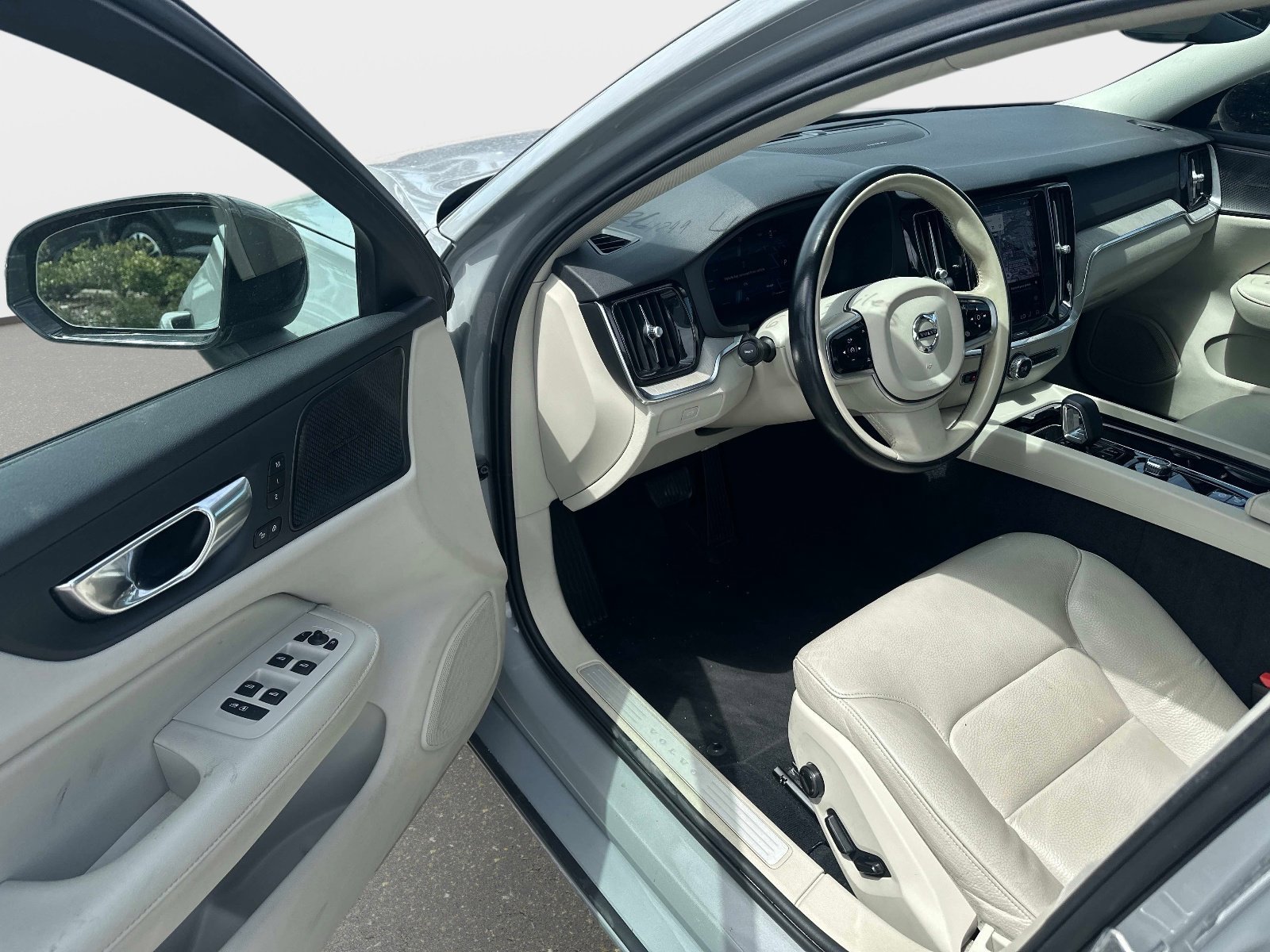 Used 2024 Volvo S60 B5 Plus FWD image 11