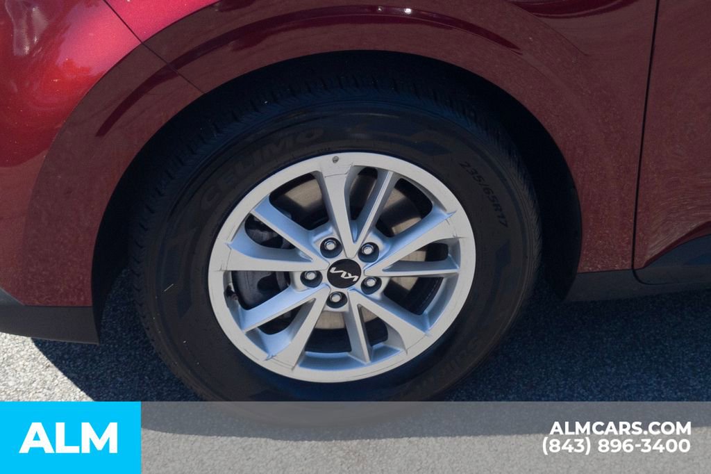 Used 2024 Kia Carnival LX image 12