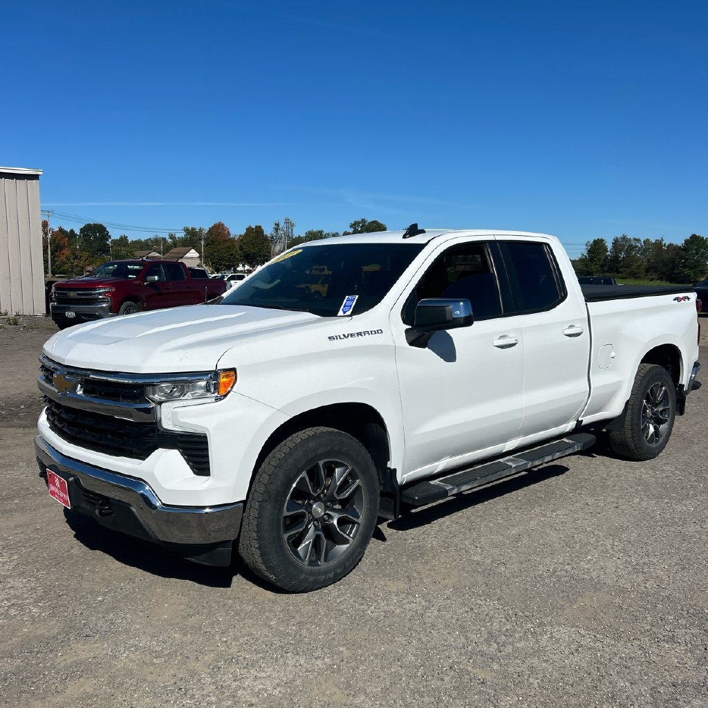Used 2023 Chevrolet Silverado 1500 LT AWD/4WD image 3