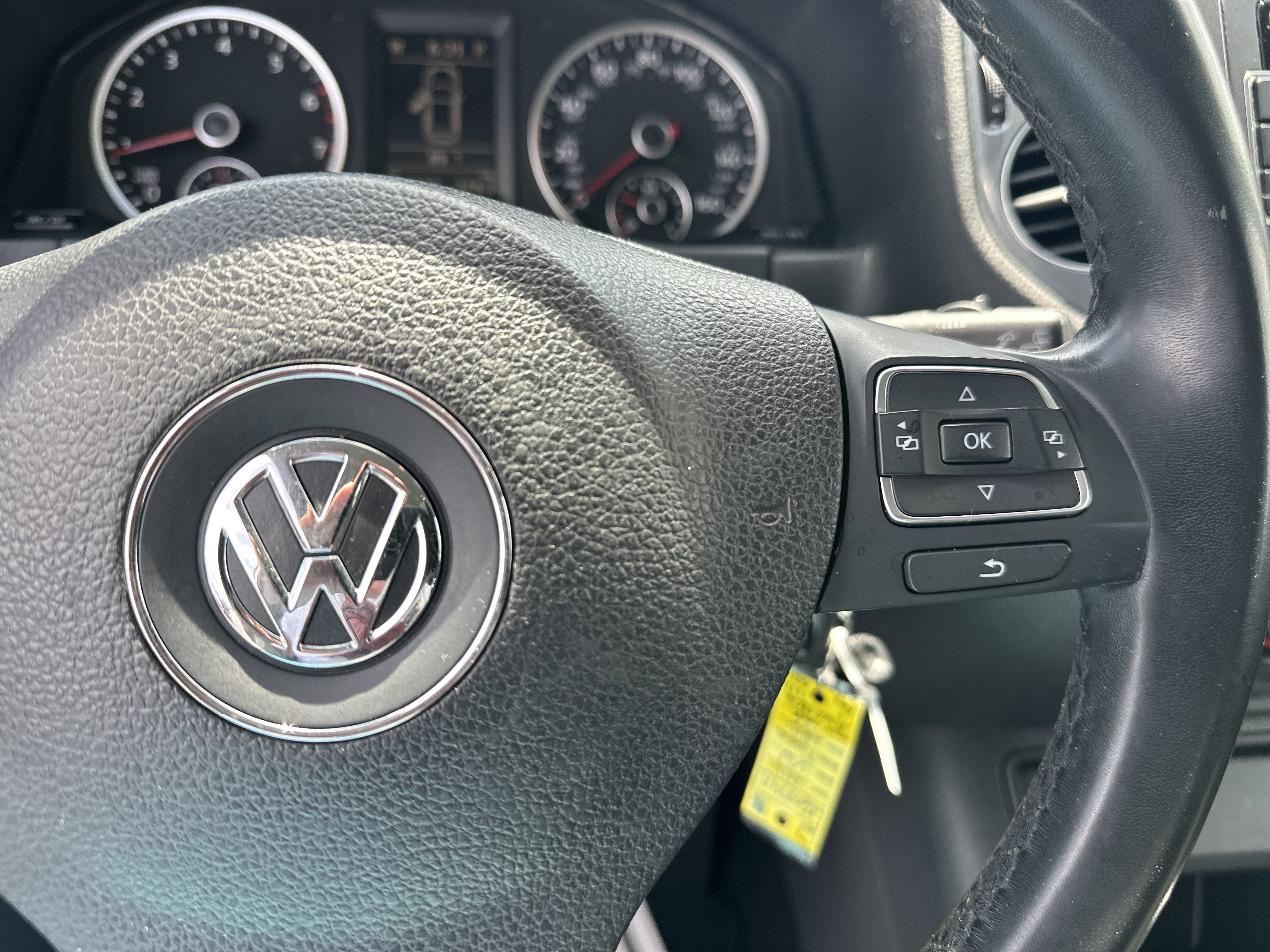 Used 2015 Volkswagen Tiguan SE FWD image 25