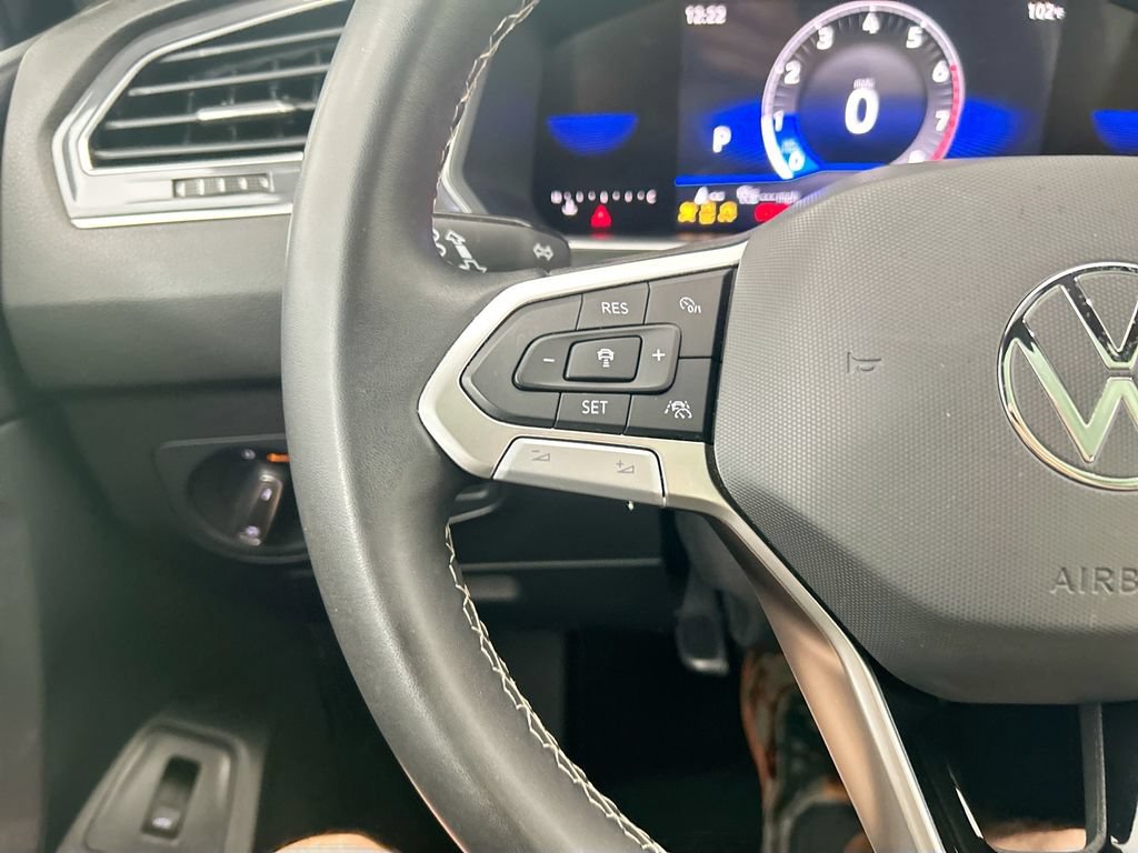 Used 2023 Volkswagen Tiguan SE w/ Panoramic Sunroof Package FWD image 11