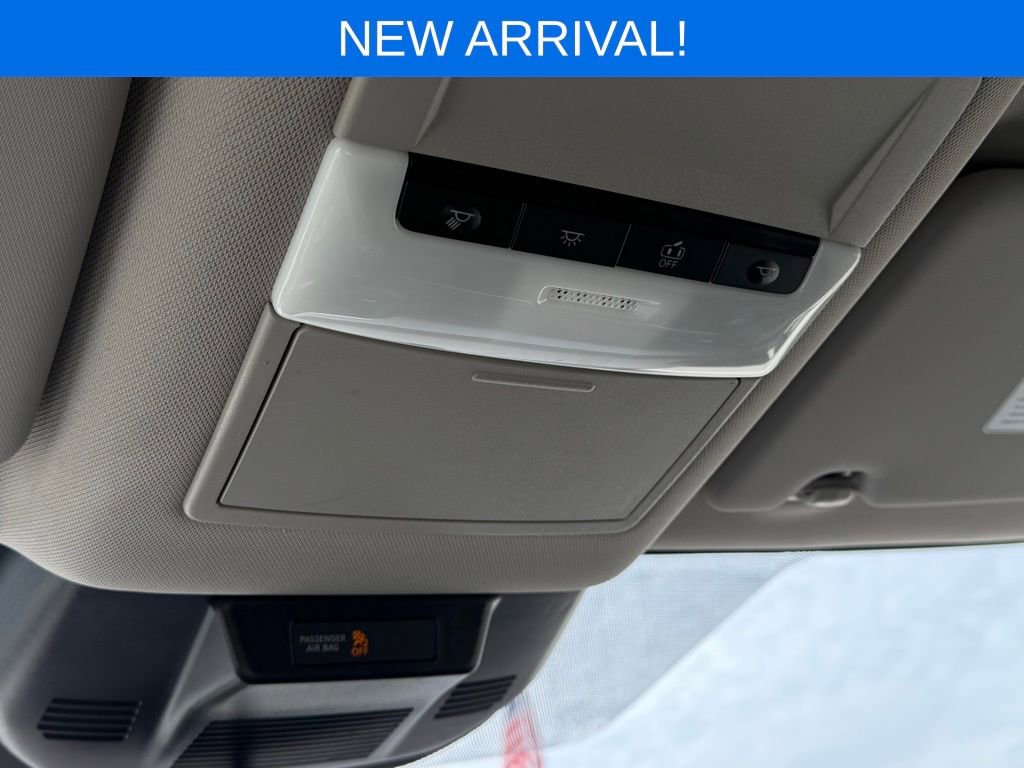 Used 2023 Nissan Rogue S image 32