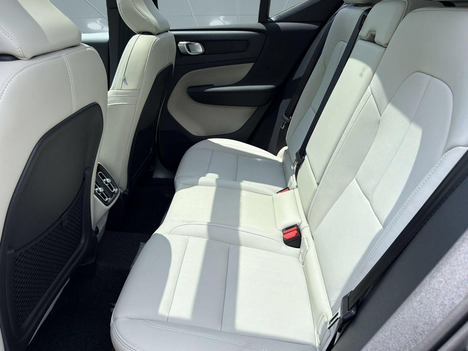 New 2026 Volvo XC40 B5 Ultra w/ Protection Package AWD/4WD image 21