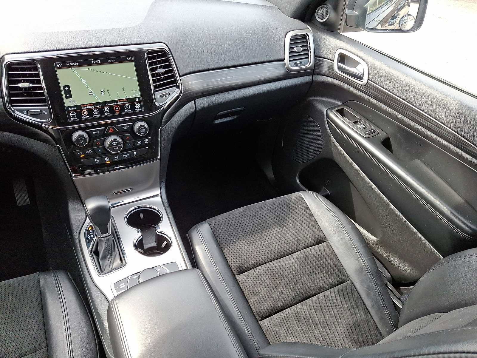 Used 2022 Jeep Grand Cherokee Laredo X image 12