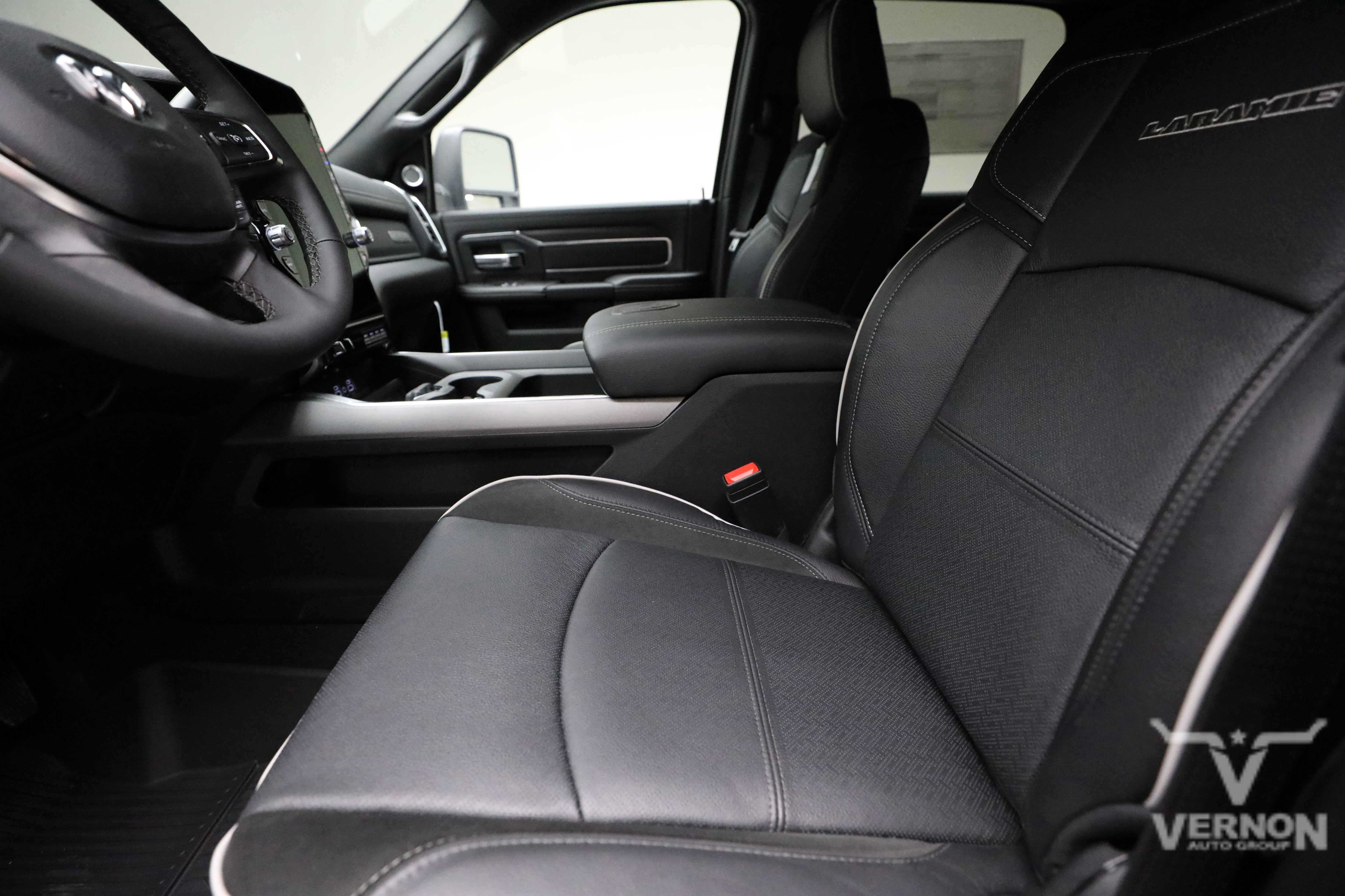 New 2026 RAM 3500 Laramie AWD/4WD image 10