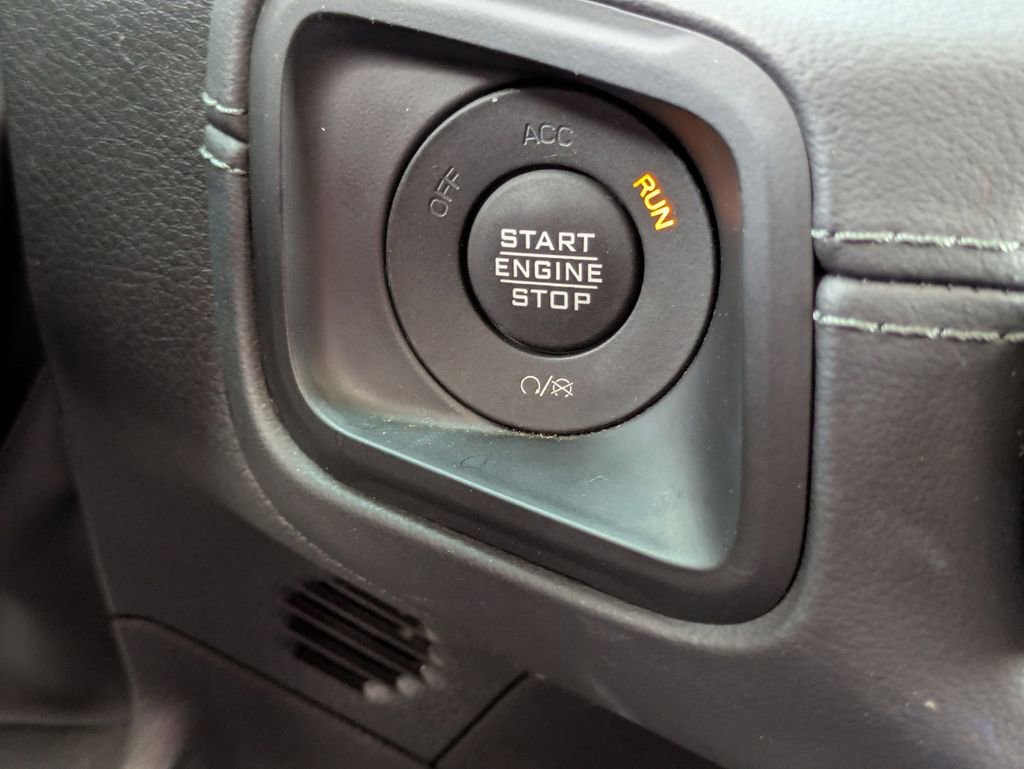 Used 2025 Jeep Wrangler Unlimited Rubicon w/ Convenience Group image 24