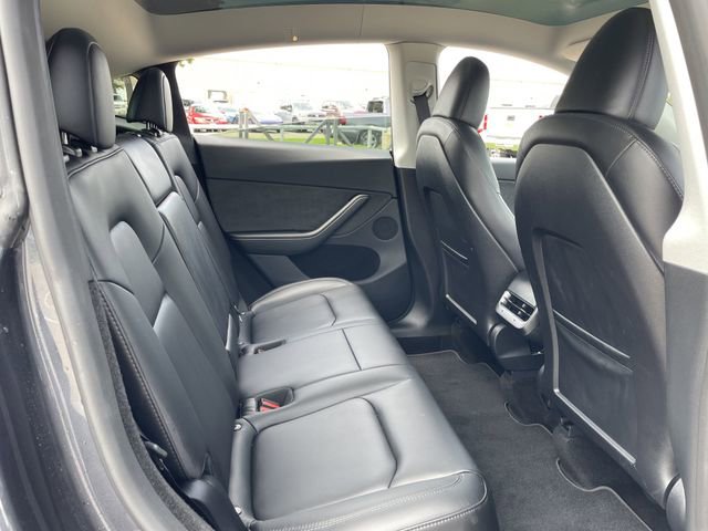 Used 2024 Tesla Model Y Long Range AWD/4WD image 25