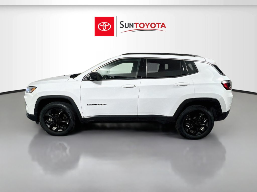 Used 2024 Jeep Compass Latitude AWD/4WD image 7