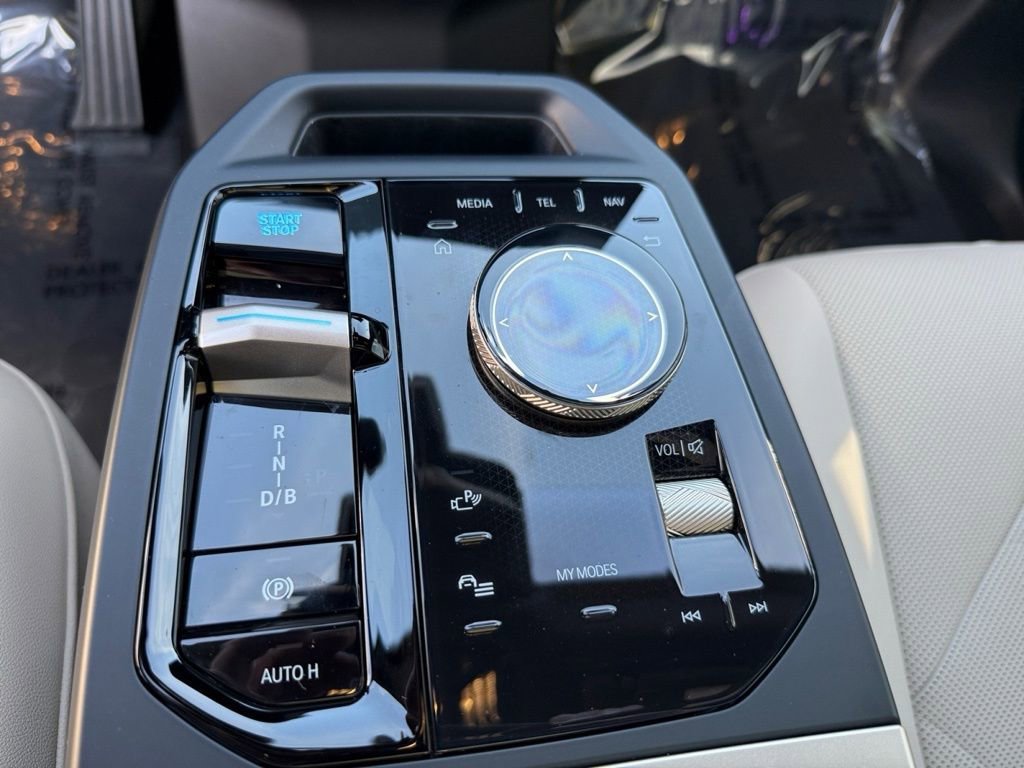 Used 2025 BMW iX xDrive50 image 17