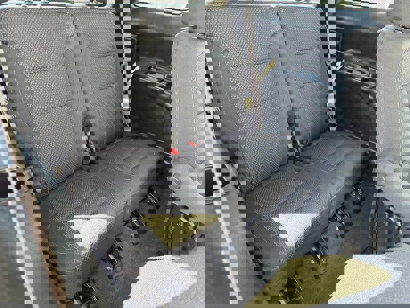 Used 2023 GMC Acadia SLE image 11