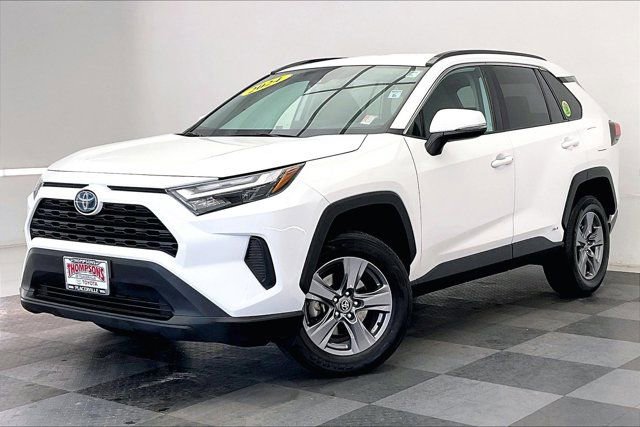 Used 2024 Toyota RAV4 XLE AWD/4WD image 12