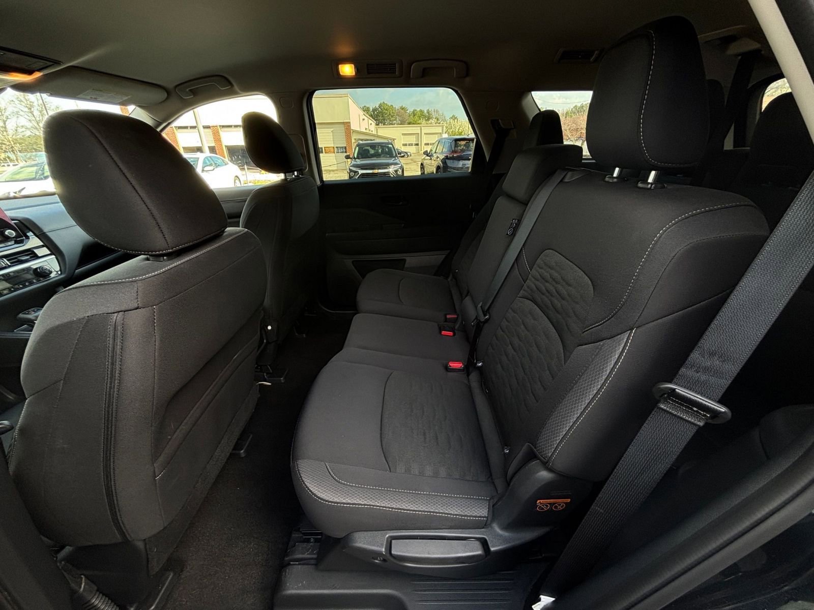 Used 2025 Nissan Pathfinder SV image 33