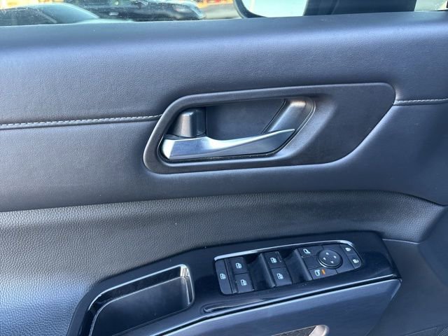 Used 2022 Nissan Pathfinder SL image 11