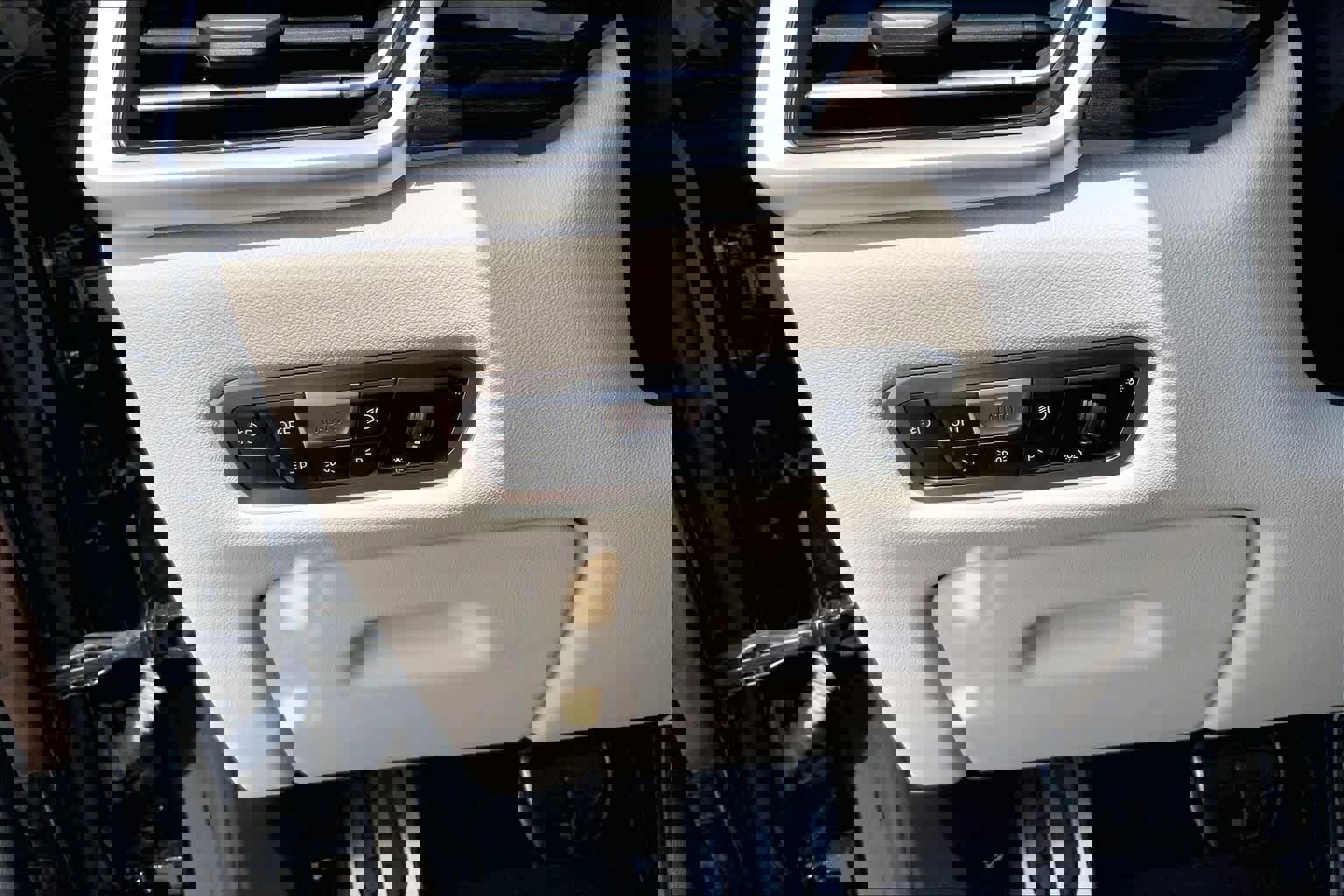 Used 2021 BMW X5 xDrive40i w/ M Sport Package image 32