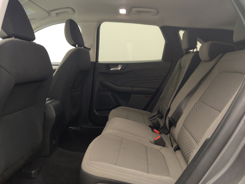 Used 2021 Ford Escape SE image 18