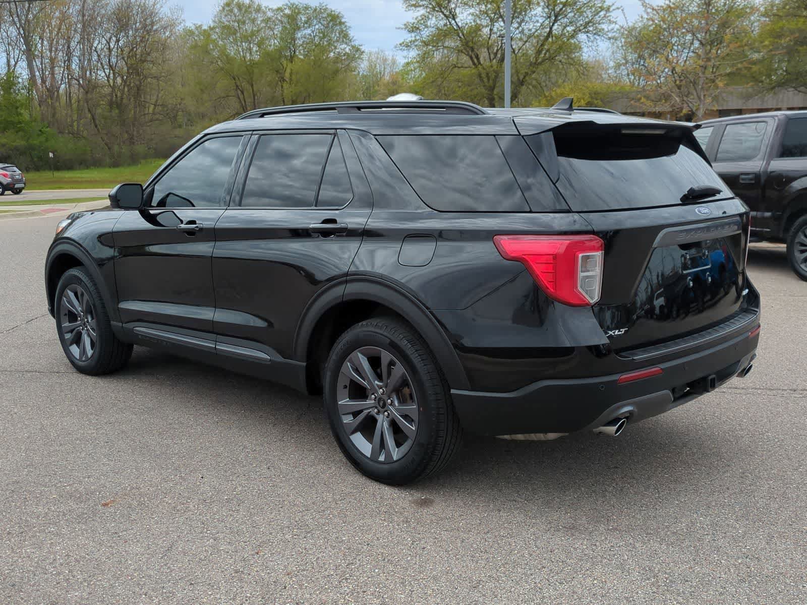 Used 2024 Ford Explorer XLT w/ Equipment Group 202A AWD/4WD image 6