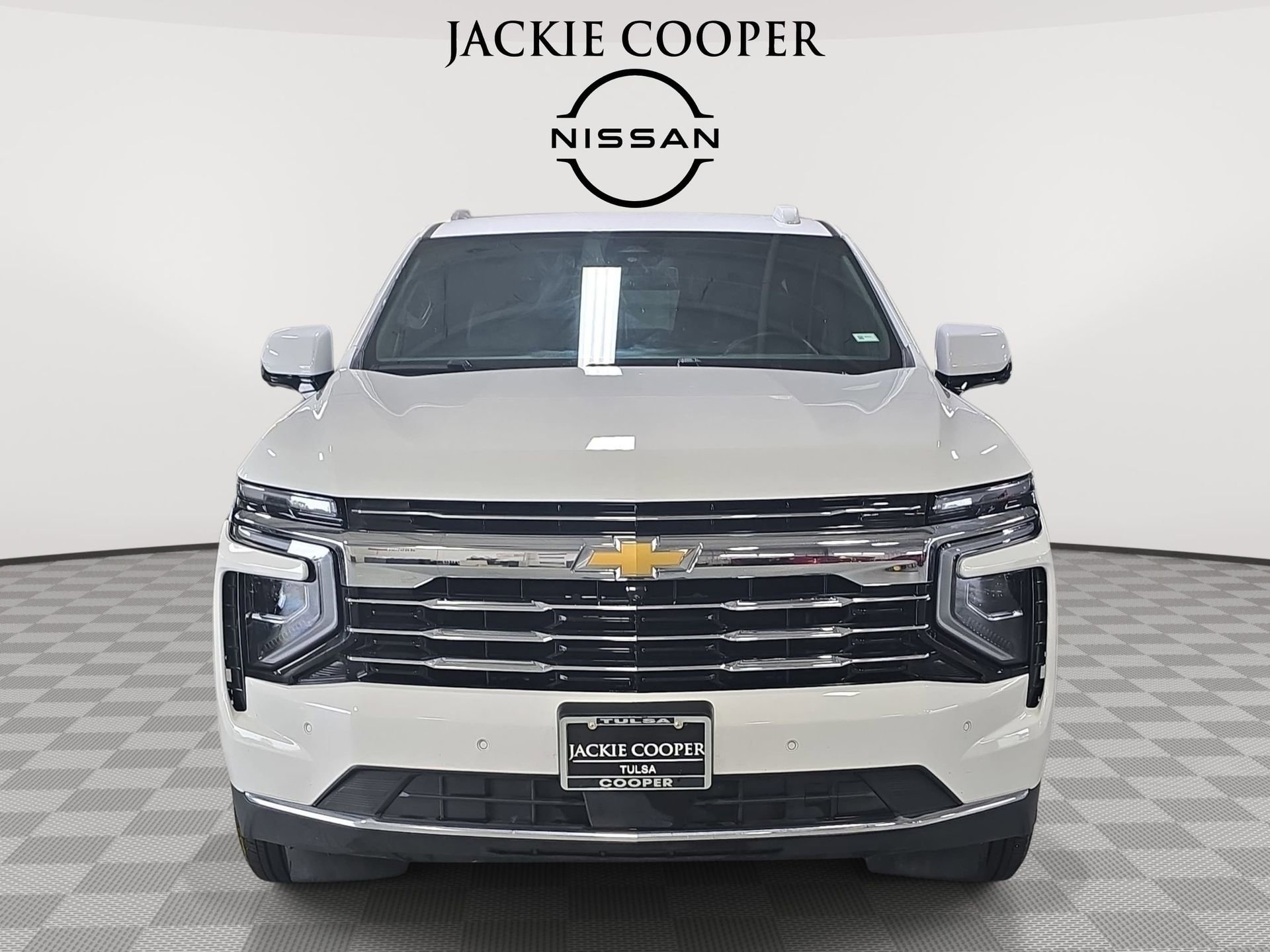 Used 2025 Chevrolet Tahoe LT AWD/4WD image 2