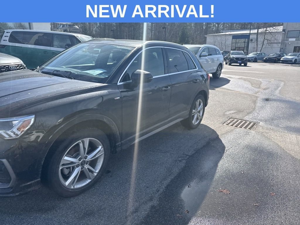 Used 2023 Audi Q3 2.0T Premium w/ Convenience Package image 2