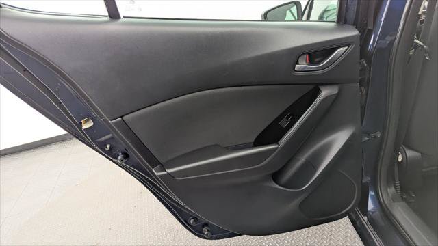 Used 2018 MAZDA MAZDA3 Sport FWD image 14