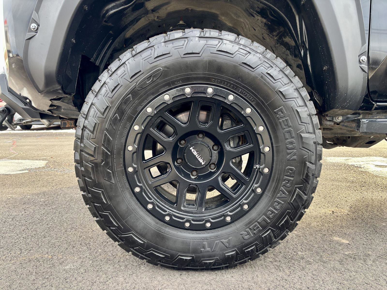 Used 2017 Toyota Tacoma Limited w/ Tow Package image 37