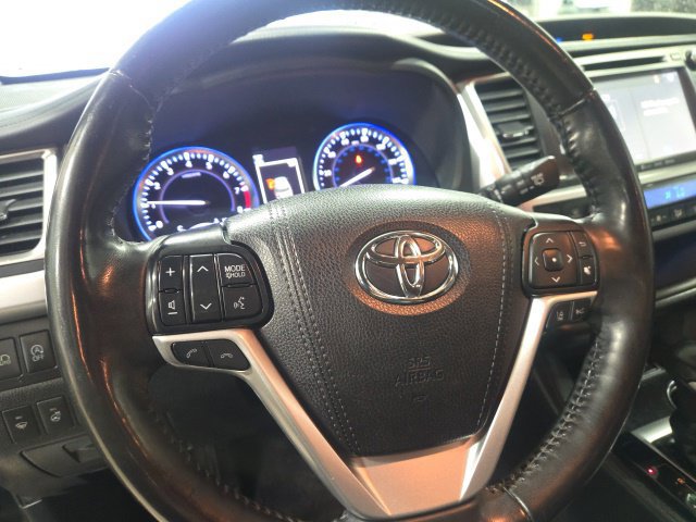 Used 2019 Toyota Highlander Limited Platinum AWD/4WD image 22