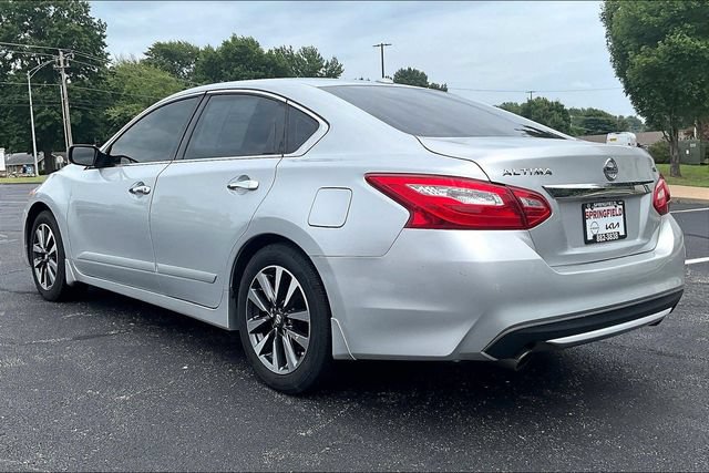 Used 2016 Nissan Altima 2.5 SV FWD image 3