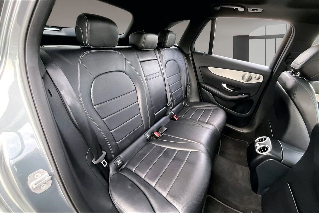 Used 2021 Mercedes-Benz GLC 300 4MATIC image 23