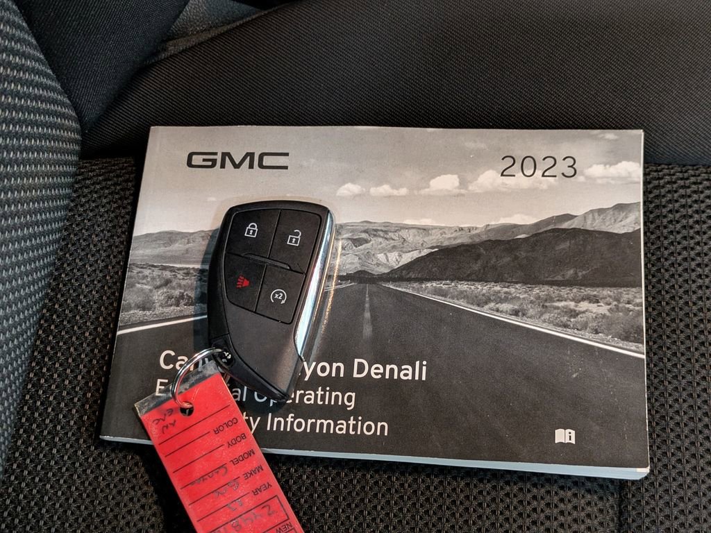 Used 2023 GMC Canyon Elevation w/ Convenience Package image 13