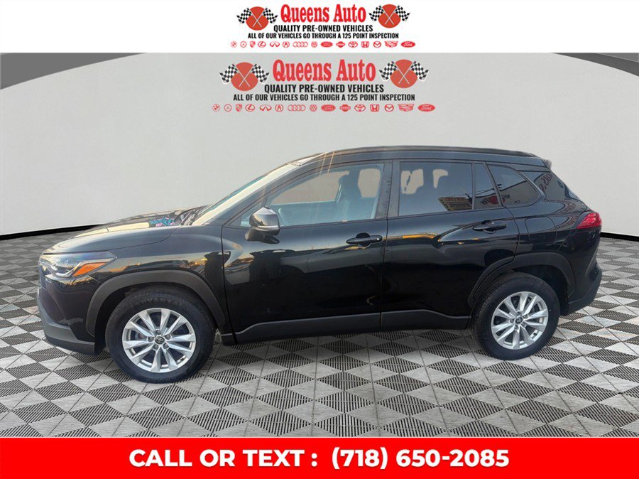 Used 2022 Toyota Corolla Cross LE AWD/4WD image 3
