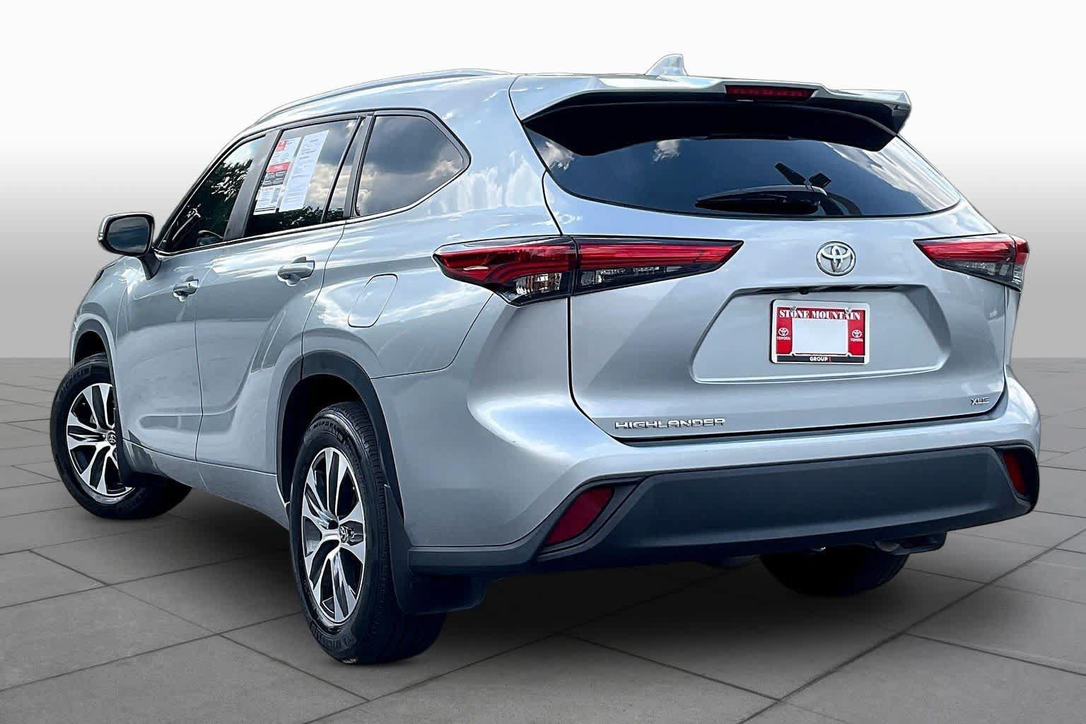 Used 2023 Toyota Highlander XLE FWD image 12