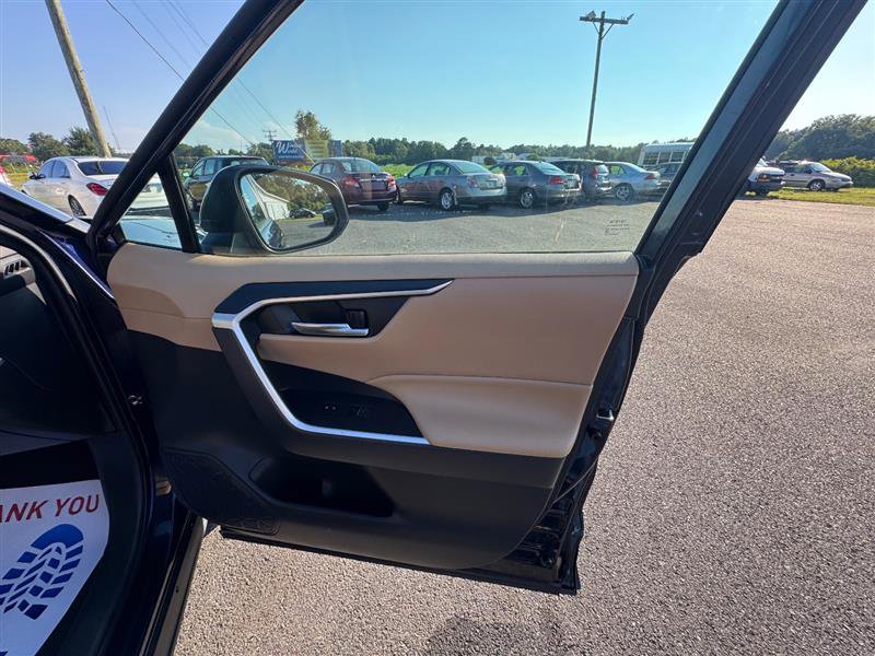 Used 2022 Toyota RAV4 XLE image 39