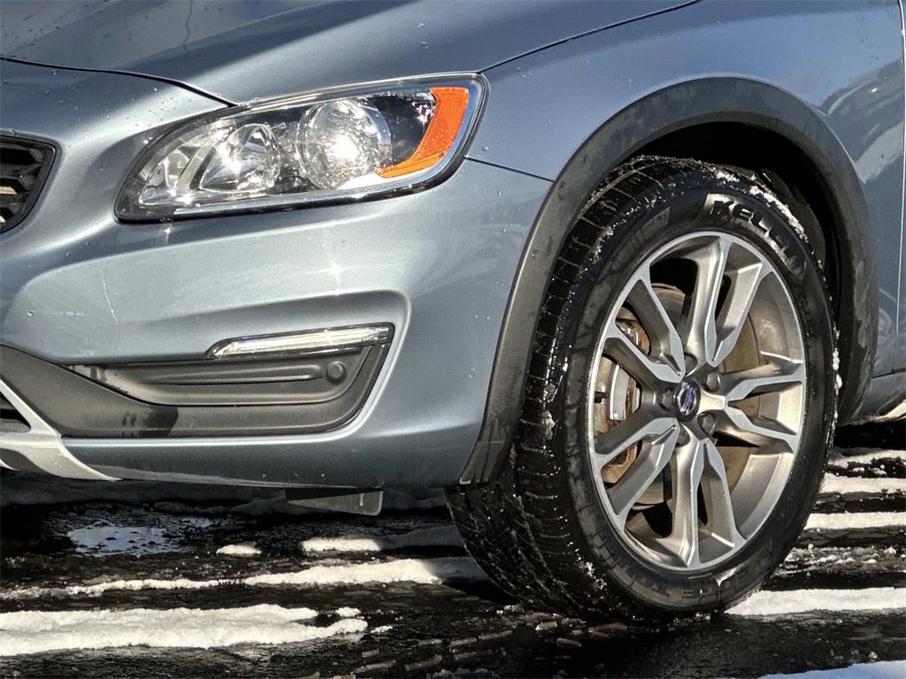 Used 2017 Volvo V60 T5 Cross Country w/ Convenience Package image 8