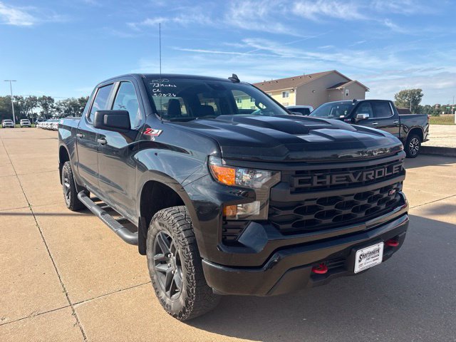 Used 2023 Chevrolet Silverado 1500 Custom Trail Boss AWD/4WD image 1
