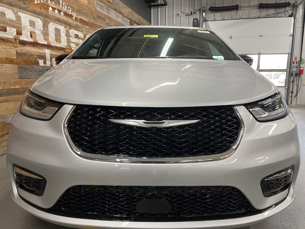 New 2026 Chrysler Pacifica Select image 6