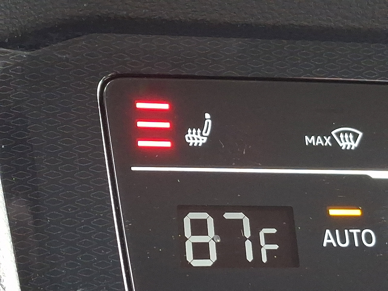 Certified 2025 Volkswagen Taos SE image 23