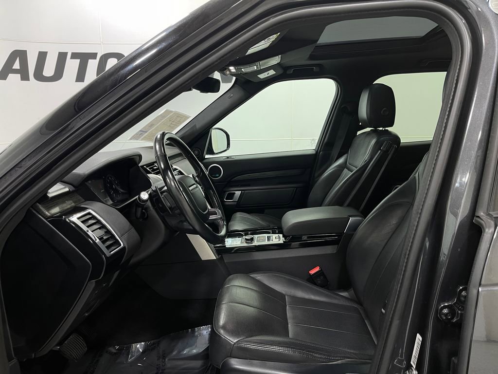 Used 2020 Land Rover Discovery HSE image 14
