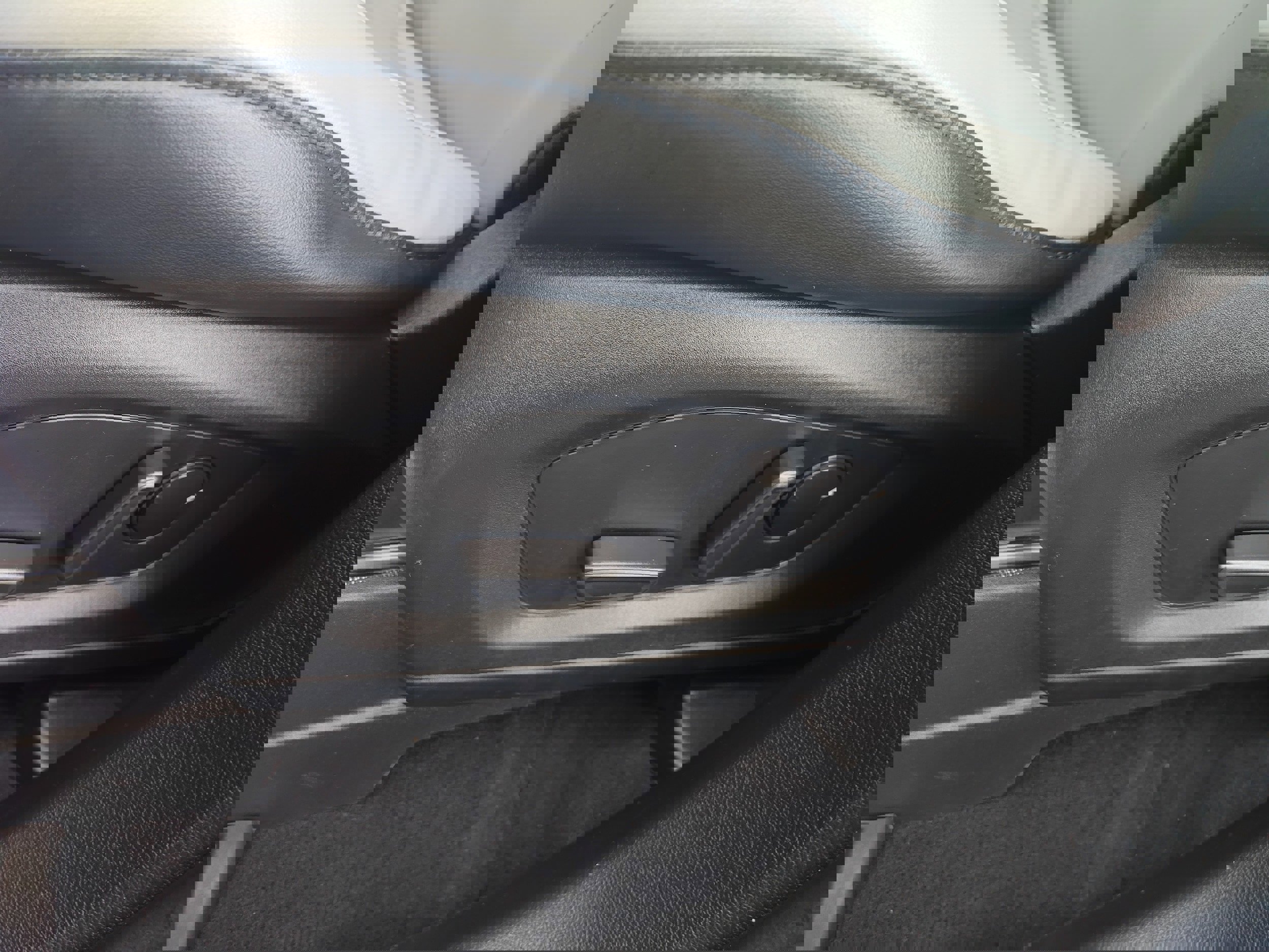 Used 2021 Ford Explorer XLT w/ Equipment Group 202A image 15