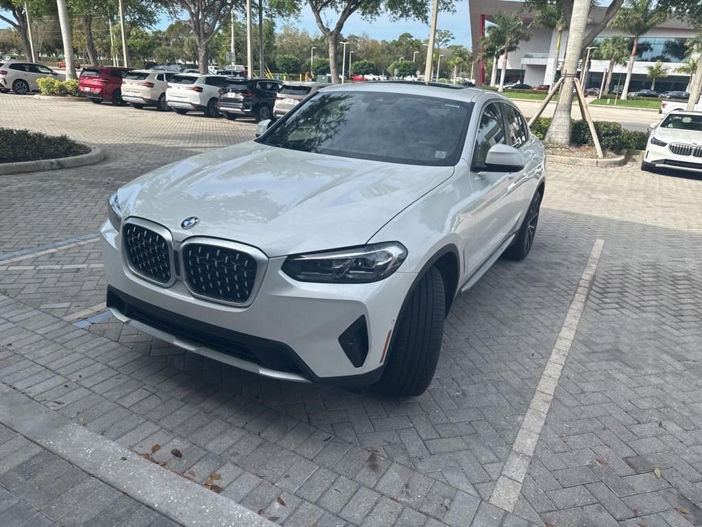 Certified 2023 BMW X4 xDrive30i w/ Premium Package image 2