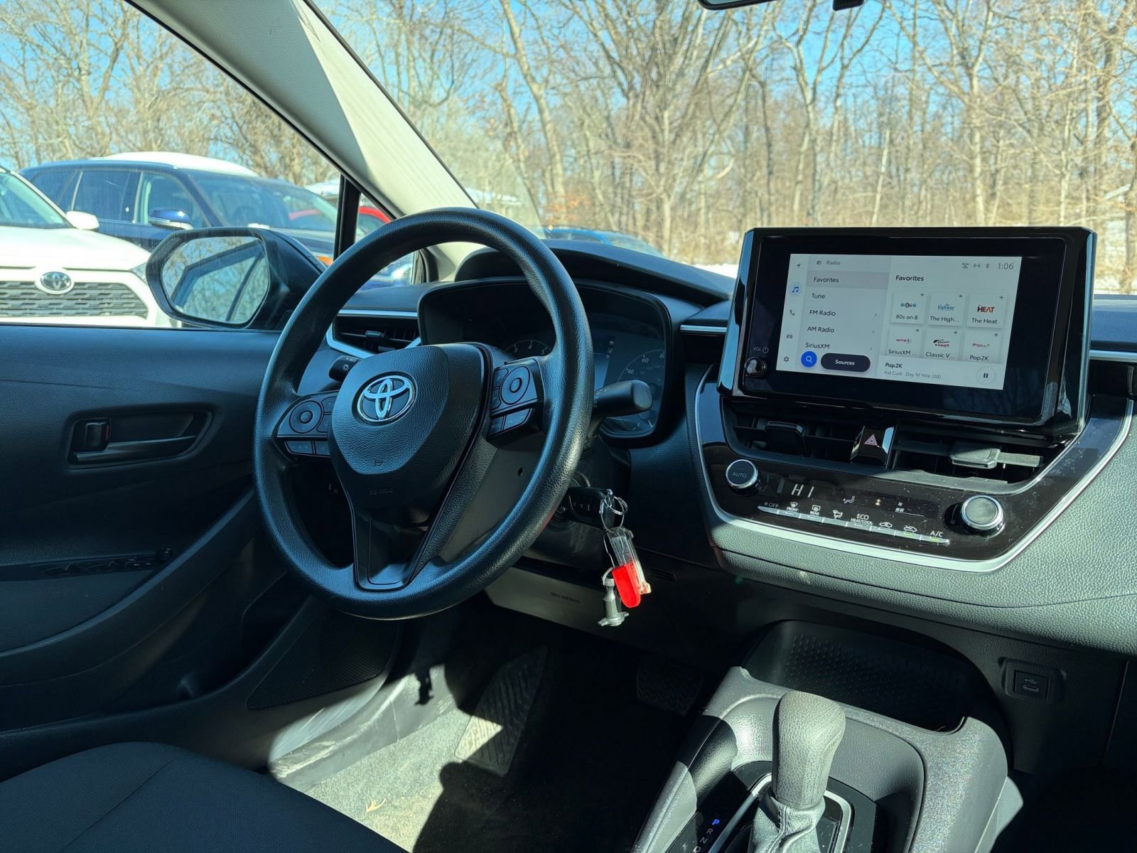 Used 2025 Toyota Corolla LE image 32