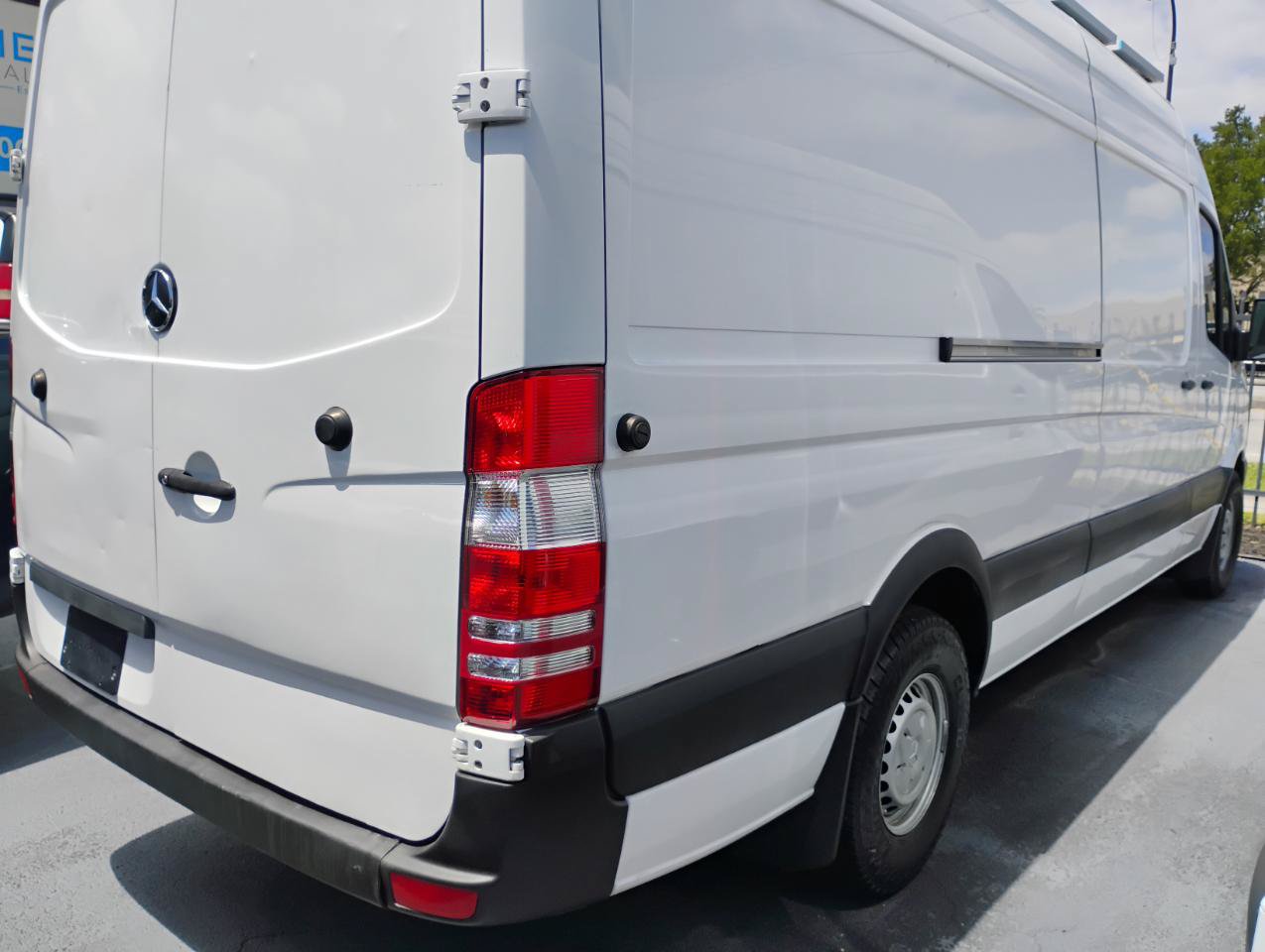 Used 2017 Mercedes-Benz Sprinter 2500 w/ Driver Comfort Package image 15