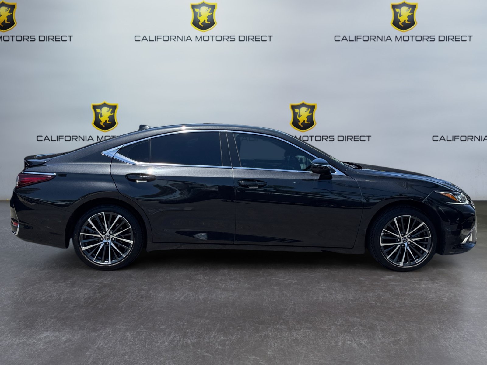Used 2025 Lexus ES 300h w/ Premium Package FWD image 6