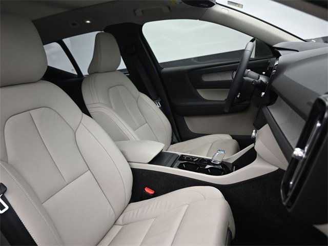 Used 2023 Volvo XC40 B5 Plus w/ Protection Package Premier image 32